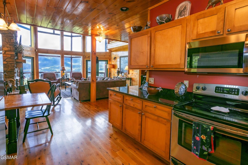 Sevierville, Tennessee, 37862, United States, 4 Bedrooms Bedrooms, ,5.5 BathroomsBathrooms,Residential,Forsale,1999464