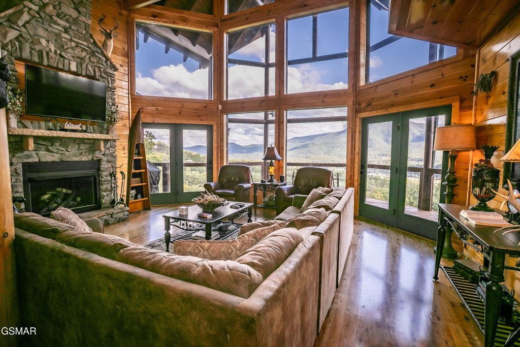 Sevierville, Tennessee, 37862, United States, 4 Bedrooms Bedrooms, ,5.5 BathroomsBathrooms,Residential,Forsale,1999464