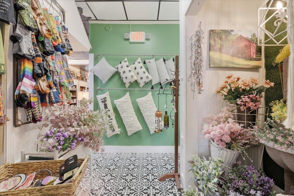 Dandridge, Tennessee, 37725, United States, ,Commercial,Forsale,1988738