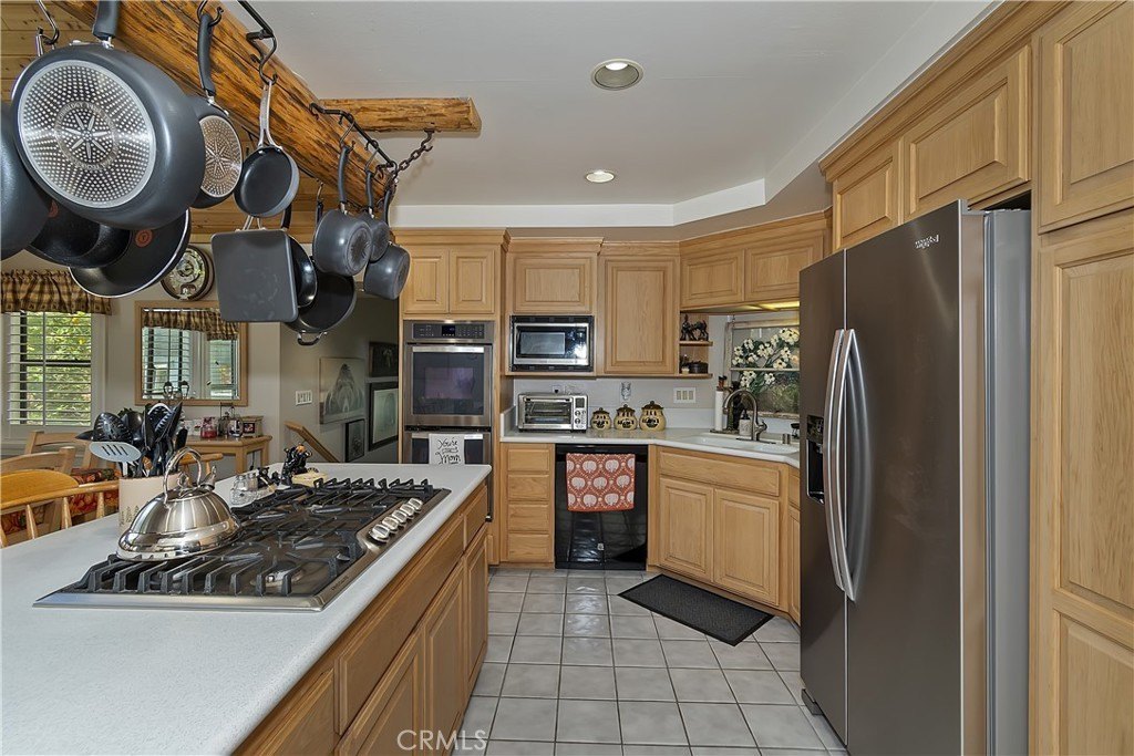 Lake Arrowhead, California, 92352, United States, 3 Bedrooms Bedrooms, ,2.5 BathroomsBathrooms,Residential,Forsale,2004863