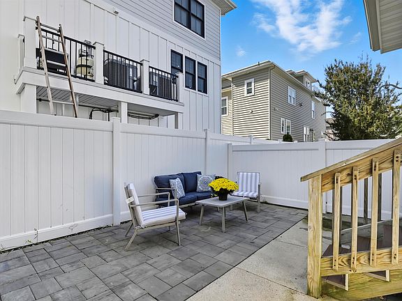 Margate, New Jersey, 08402, United States, 1 Bedroom Bedrooms, ,2 BathroomsBathrooms,Residential,Forsale,1967253