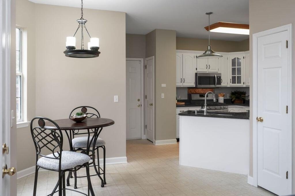 Signal Mountain, Tennessee, 37377, United States, 4 Bedrooms Bedrooms, ,2.5 BathroomsBathrooms,Residential,Forsale,1946776