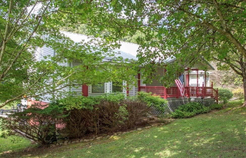 Sparta, Tennessee, 38583, United States, 3 Bedrooms Bedrooms, ,2.5 BathroomsBathrooms,Residential,Forsale,1996598