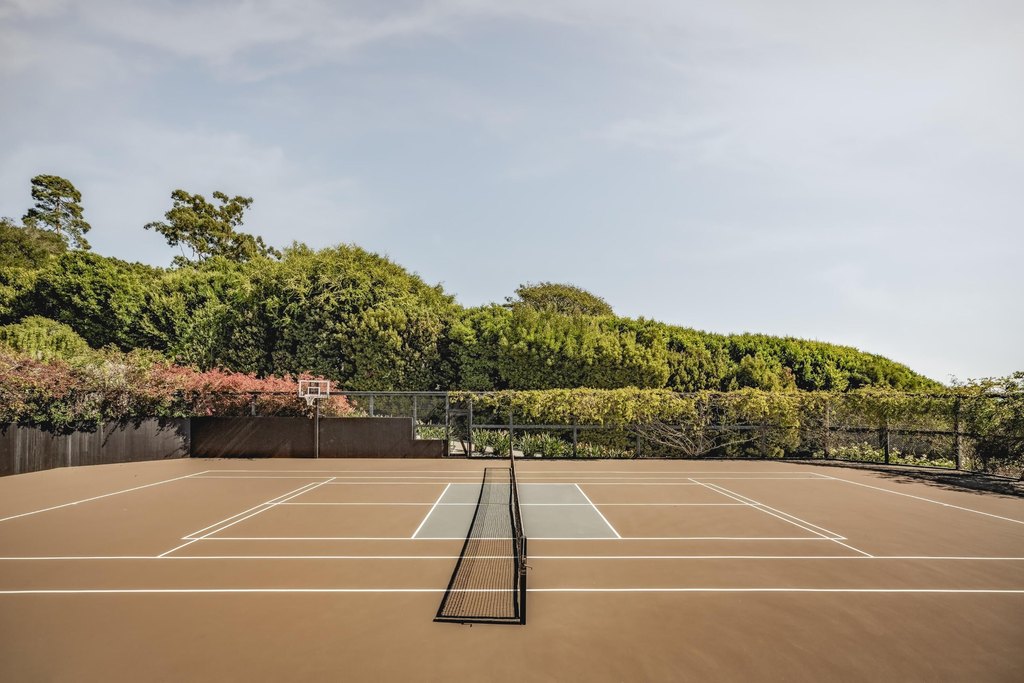 SANTA BARBARA, California, 93110, United States, 6 Bedrooms Bedrooms, ,7.5 BathroomsBathrooms,Residential,Forsale,1985950