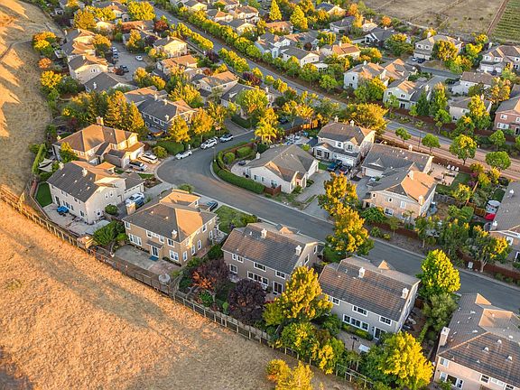 Petaluma, California, 94952, United States, 4 Bedrooms Bedrooms, ,3 BathroomsBathrooms,Residential,Forsale,1985922