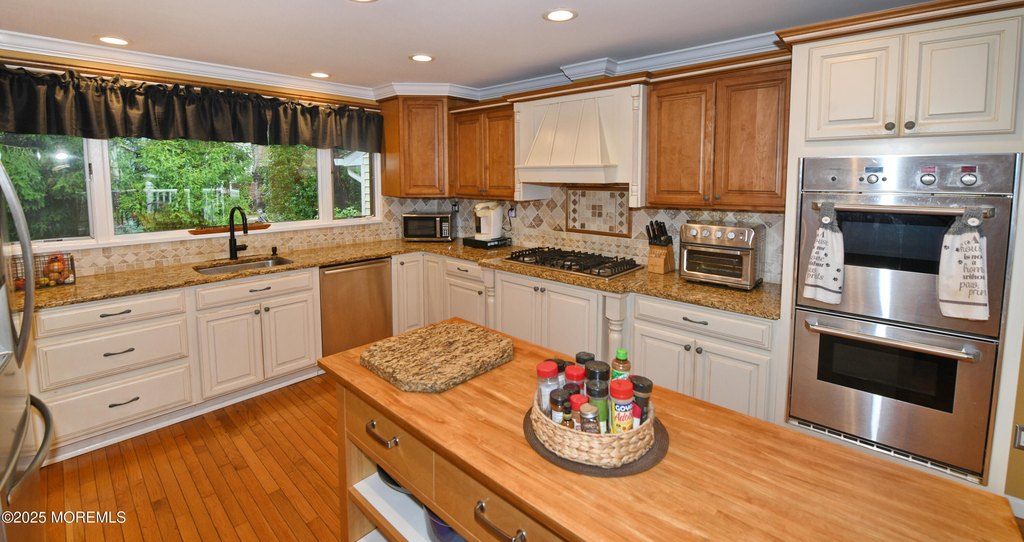 Lincroft, New Jersey, 07738, United States, 4 Bedrooms Bedrooms, ,3 BathroomsBathrooms,Residential,Forsale,2008478