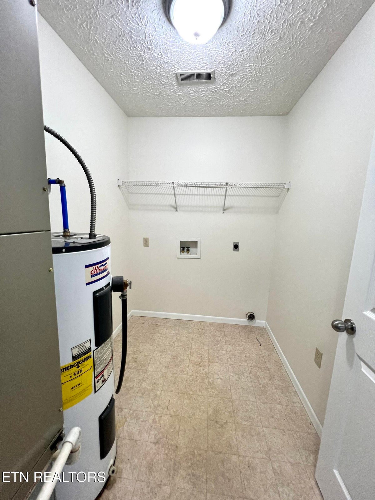 Kodak, Tennessee, 37764, United States, 2 Bedrooms Bedrooms, ,2 BathroomsBathrooms,Residential,Forsale,1973589