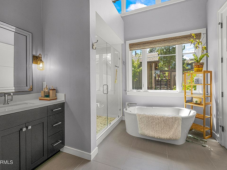 Flagstaff, Arizona, 86005, United States, 3 Bedrooms Bedrooms, ,2 BathroomsBathrooms,Residential,Forsale,1971075