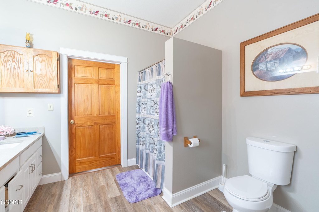 Sevierville, Tennessee, 37876, United States, 4 Bedrooms Bedrooms, ,2.5 BathroomsBathrooms,Residential,Forsale,1999448