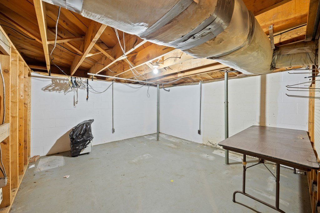 Byrdstown, Tennessee, 38549, United States, 2 Bedrooms Bedrooms, ,3 BathroomsBathrooms,Residential,Forsale,1996611