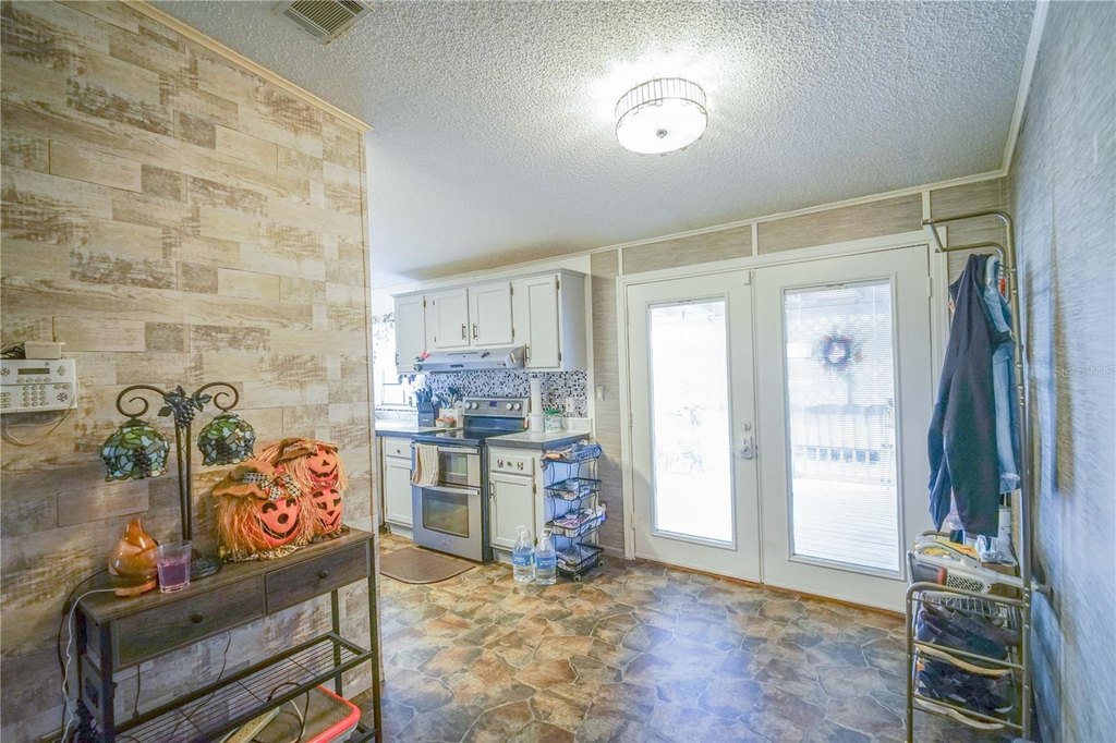 MORRISTON, Florida, 32668, United States, 4 Bedrooms Bedrooms, ,2 BathroomsBathrooms,Residential,Forsale,1994117