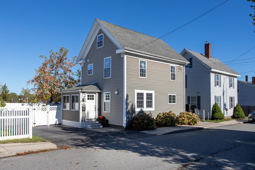 Portsmouth, New Hampshire, 03801, United States, 3 Bedrooms Bedrooms, ,2 BathroomsBathrooms,Residential,Forsale,2002416