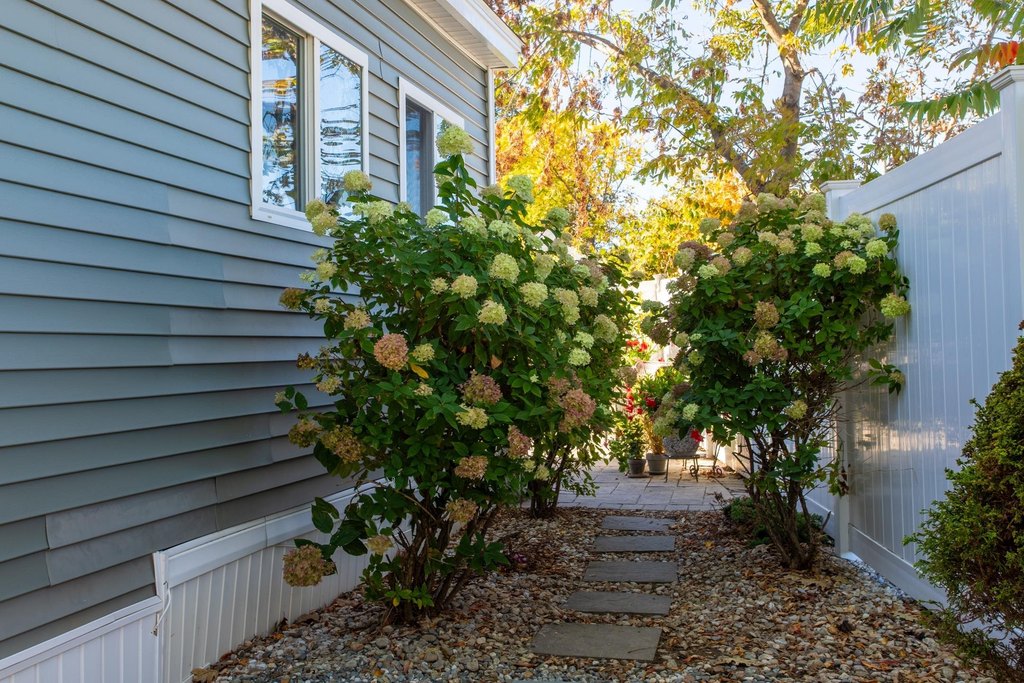 Portsmouth, New Hampshire, 03801, United States, 3 Bedrooms Bedrooms, ,2 BathroomsBathrooms,Residential,Forsale,2002416