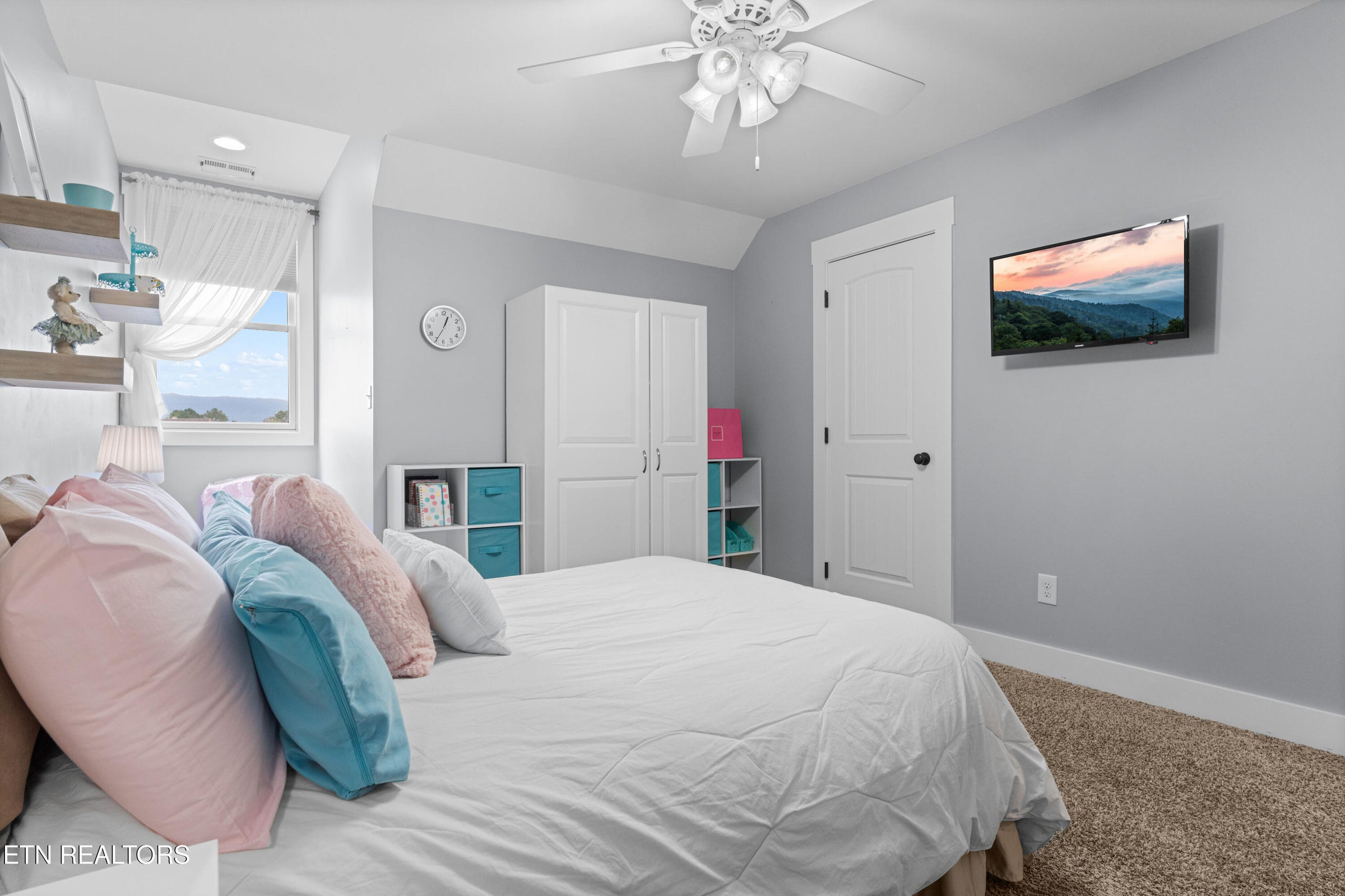 Maryville, Tennessee, 37804, United States, 4 Bedrooms Bedrooms, ,2 BathroomsBathrooms,Residential,Forsale,1973599