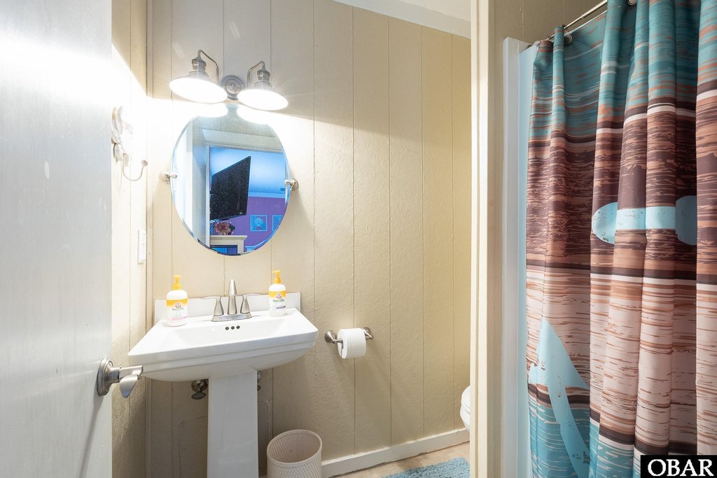 Corolla, North Carolina, 27927, United States, 5 Bedrooms Bedrooms, ,3 BathroomsBathrooms,Residential,Forsale,1993766