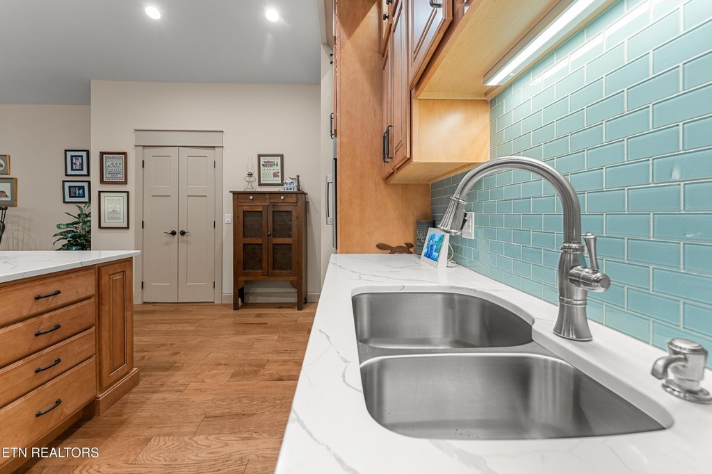 Crossville, Tennessee, 38558, United States, 4 Bedrooms Bedrooms, ,3 BathroomsBathrooms,Residential,Forsale,1952849