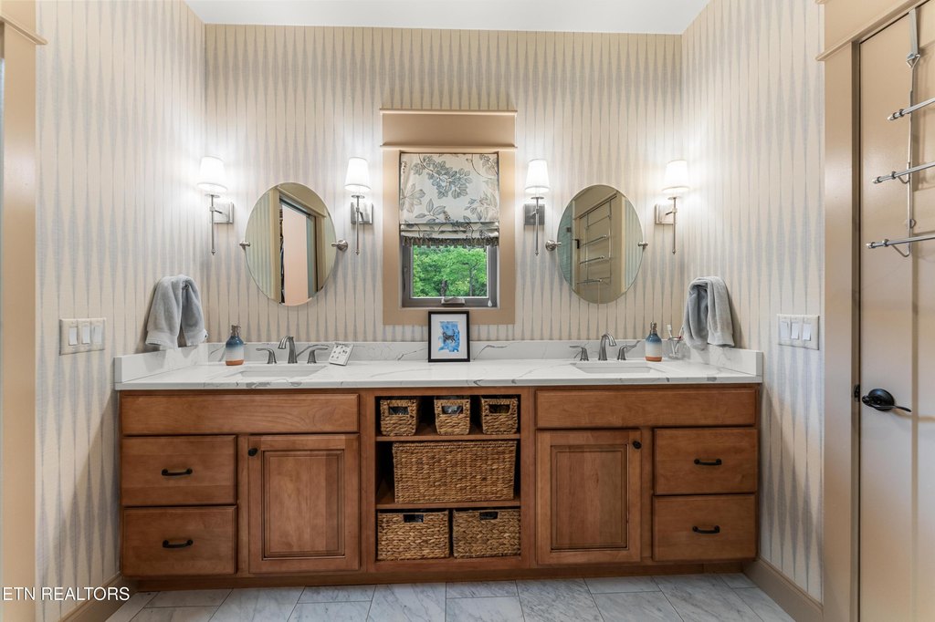 Crossville, Tennessee, 38558, United States, 4 Bedrooms Bedrooms, ,3 BathroomsBathrooms,Residential,Forsale,1952849