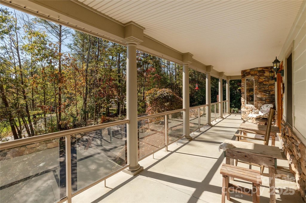 Hendersonville, North Carolina, 28792, United States, 3 Bedrooms Bedrooms, ,3 BathroomsBathrooms,Residential,Forsale,2004301