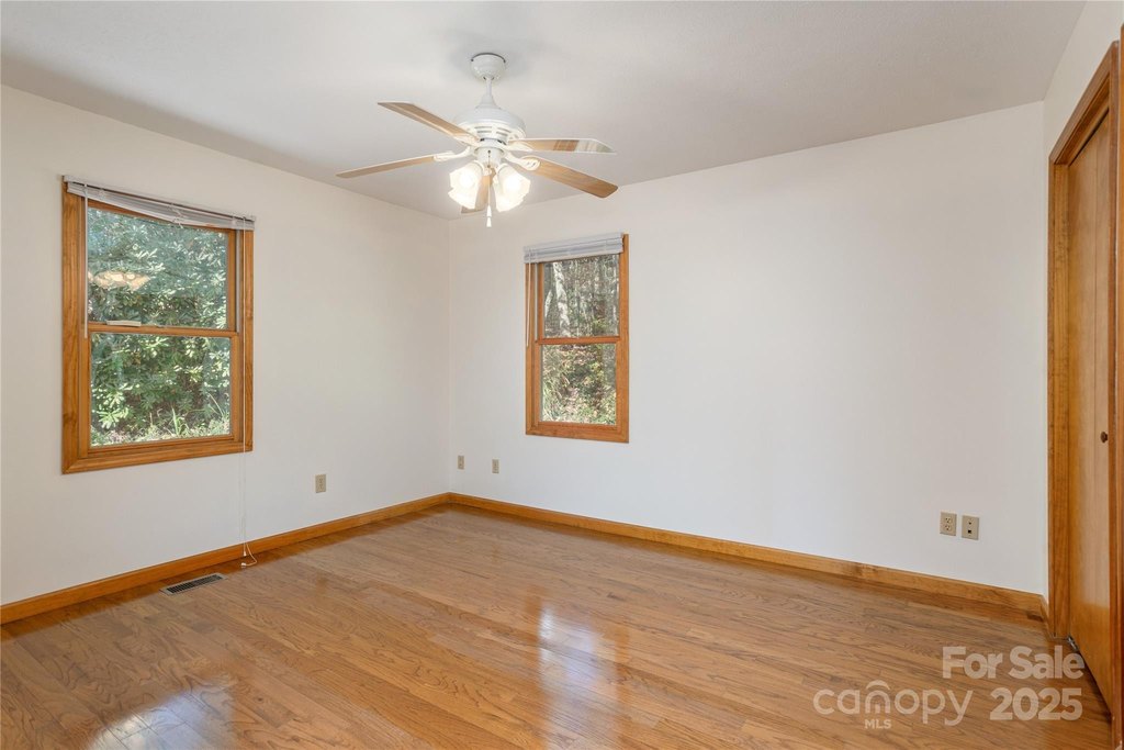 Hendersonville, North Carolina, 28792, United States, 3 Bedrooms Bedrooms, ,3 BathroomsBathrooms,Residential,Forsale,2004301