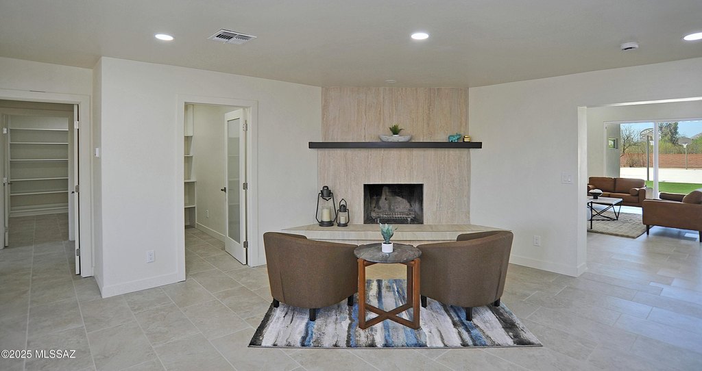 Tucson, Arizona, 85719, United States, 4 Bedrooms Bedrooms, ,5 BathroomsBathrooms,Residential,Forsale,1990105