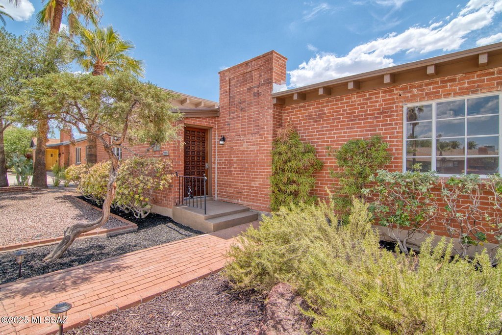 Tucson, Arizona, 85711, United States, 4 Bedrooms Bedrooms, ,2 BathroomsBathrooms,Residential,Forsale,1990103