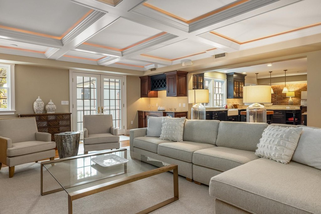 Portsmouth, New Hampshire, 03801, United States, 8 Bedrooms Bedrooms, ,8.5 BathroomsBathrooms,Residential,Forsale,2002395