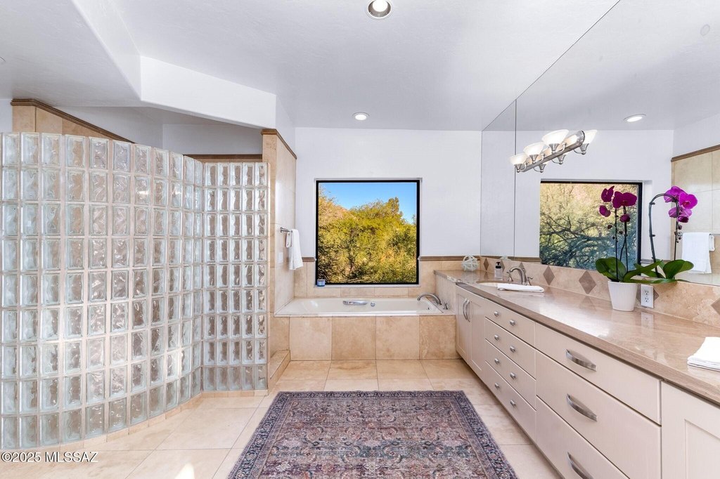 Tucson, Arizona, 85718, United States, 4 Bedrooms Bedrooms, ,3 BathroomsBathrooms,Residential,Forsale,1990373