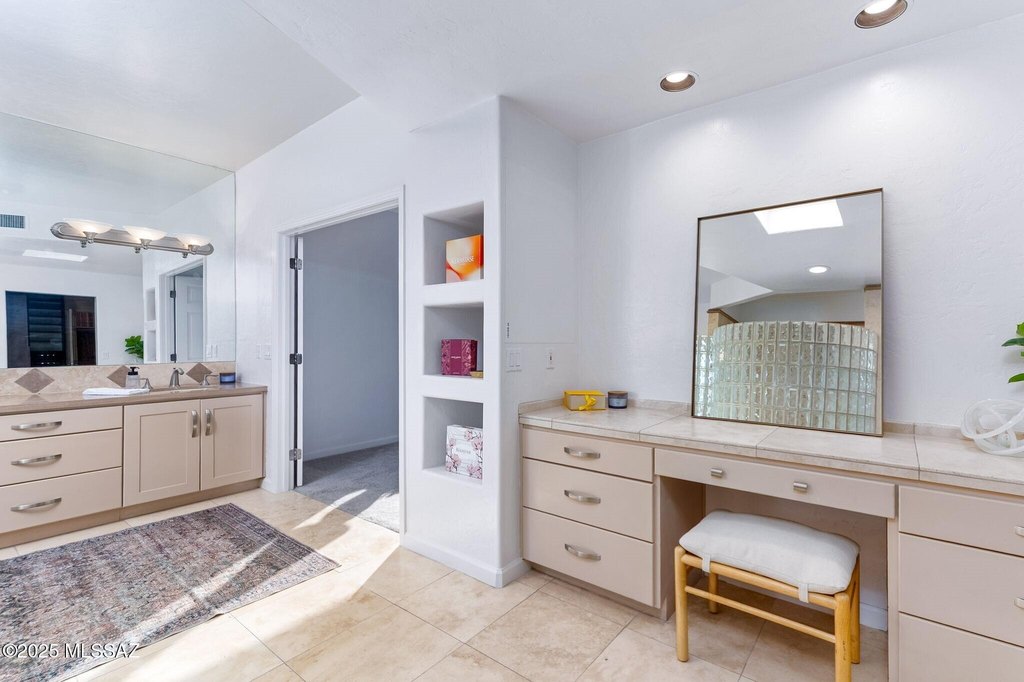 Tucson, Arizona, 85718, United States, 4 Bedrooms Bedrooms, ,3 BathroomsBathrooms,Residential,Forsale,1990373