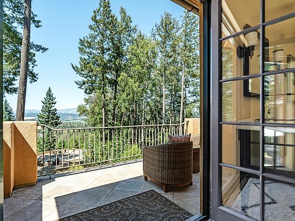 Healdsburg, California, 95448, United States, 3 Bedrooms Bedrooms, ,3.5 BathroomsBathrooms,Residential,Forsale,2014497