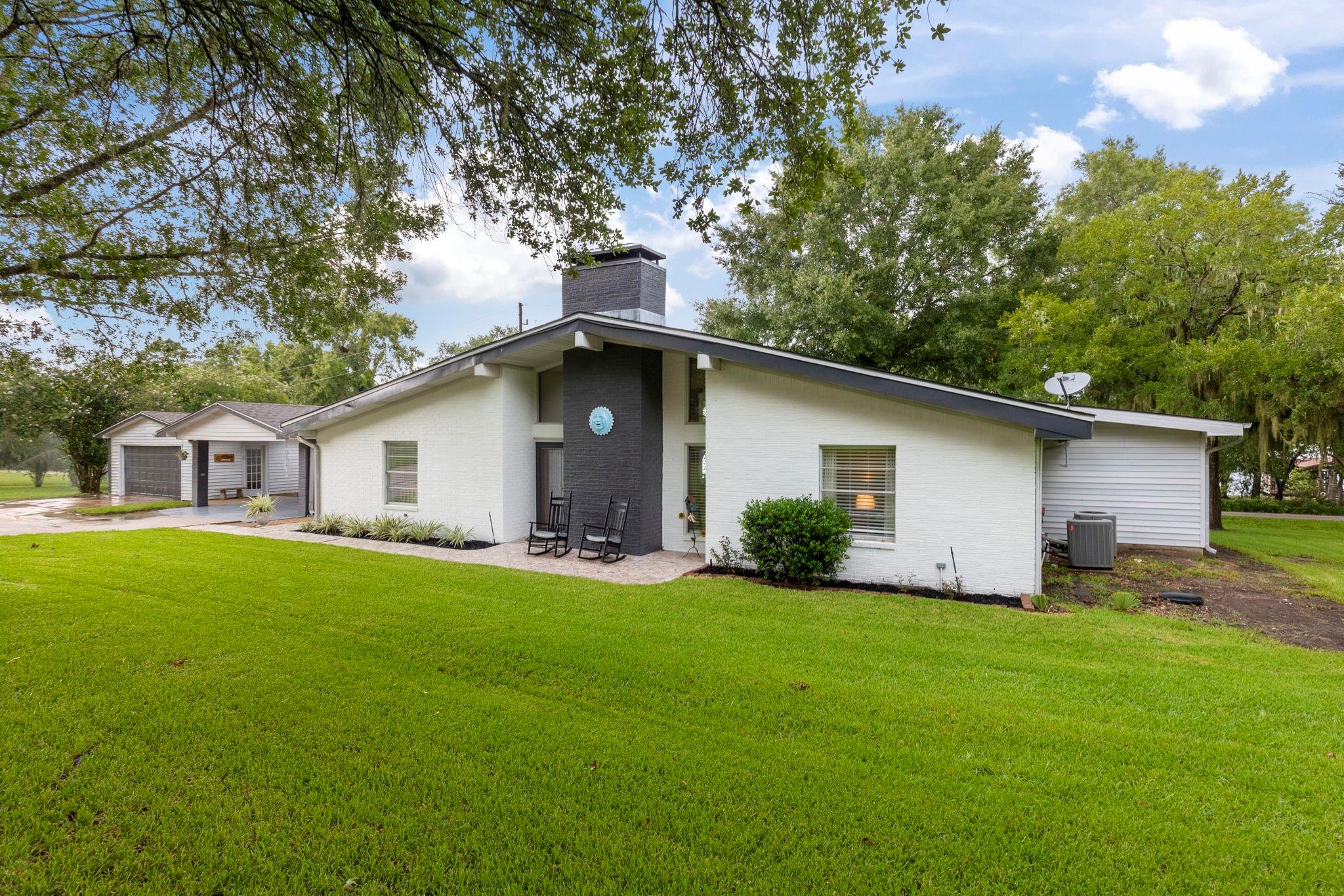 Huntsville, Texas, 77320, United States, 3 Bedrooms Bedrooms, ,3 BathroomsBathrooms,Residential,Forsale,1973441