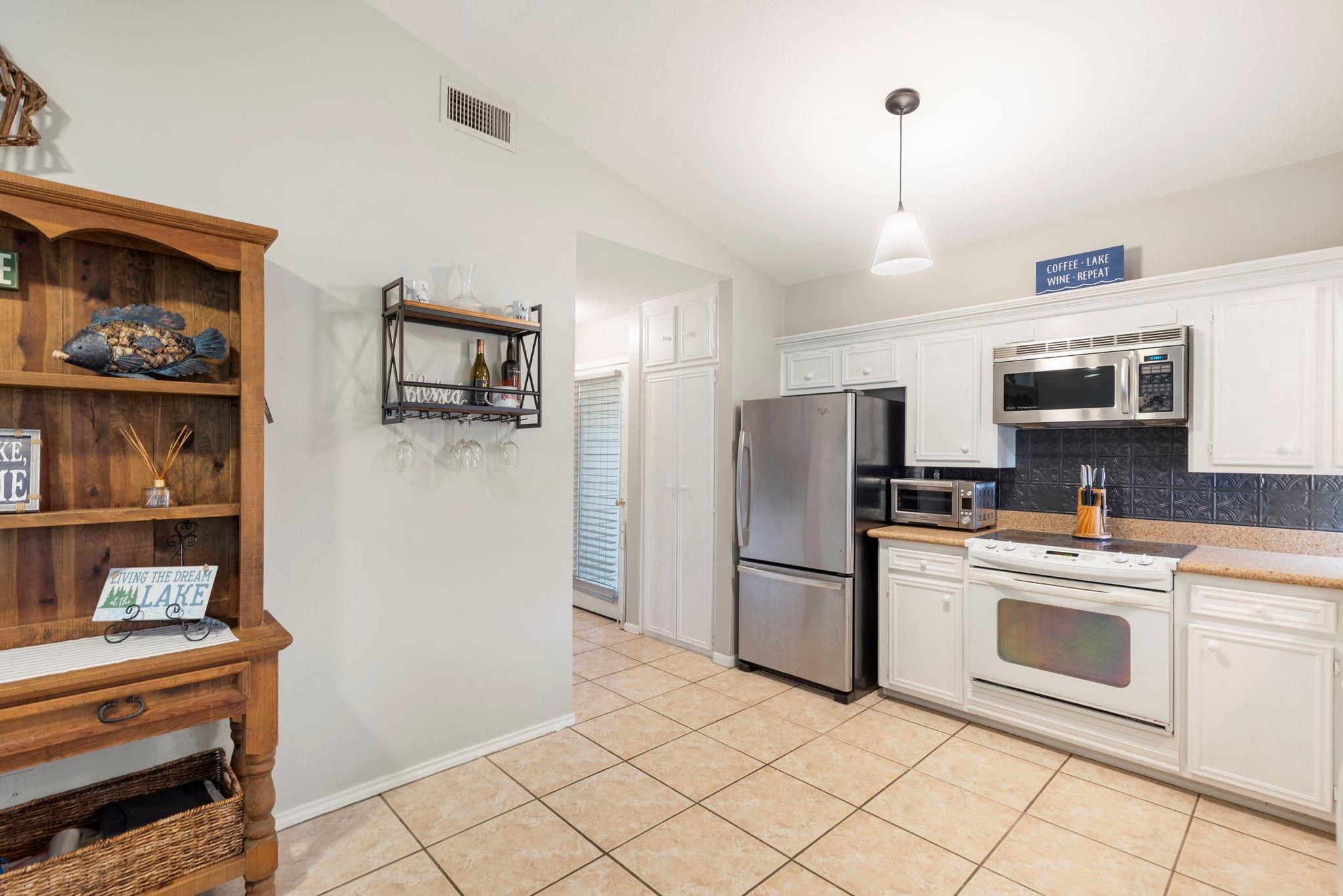 Huntsville, Texas, 77320, United States, 3 Bedrooms Bedrooms, ,3 BathroomsBathrooms,Residential,Forsale,1973441