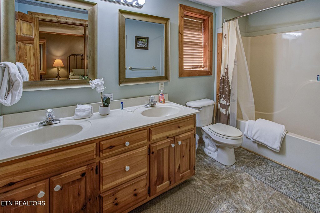 Sevierville, Tennessee, 37862, United States, 3 Bedrooms Bedrooms, ,3 BathroomsBathrooms,Residential,Forsale,1973612