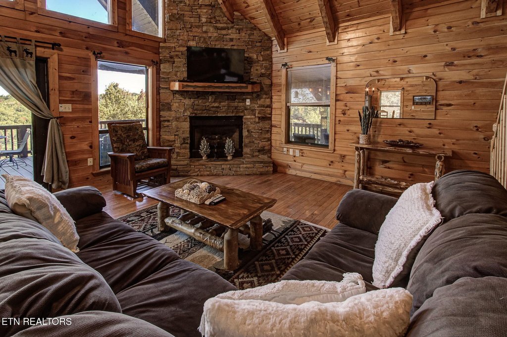 Sevierville, Tennessee, 37862, United States, 2 Bedrooms Bedrooms, ,3 BathroomsBathrooms,Residential,Forsale,1973610