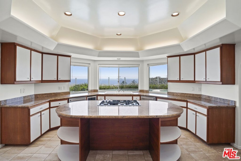 Malibu, California, 90265, United States, 4 Bedrooms Bedrooms, ,5 BathroomsBathrooms,Residential,Forsale,2001439