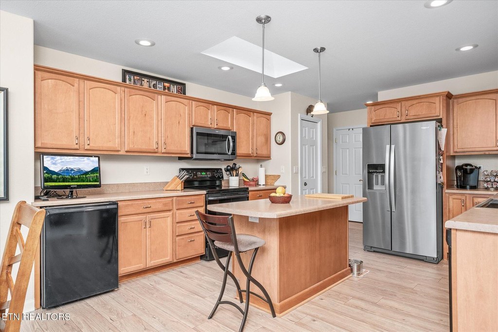 Crossville, Tennessee, 38558, United States, 3 Bedrooms Bedrooms, ,2 BathroomsBathrooms,Residential,Forsale,1953765