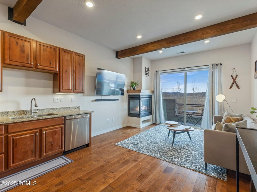 Park City, Utah, 84098, United States, 2 Bedrooms Bedrooms, ,2 BathroomsBathrooms,Residential,Forsale,2000239