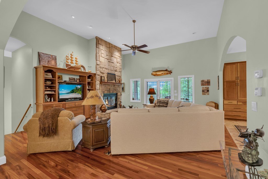 SPARTA, Tennessee, 38583, United States, 3 Bedrooms Bedrooms, ,3.5 BathroomsBathrooms,Residential,Forsale,1929832