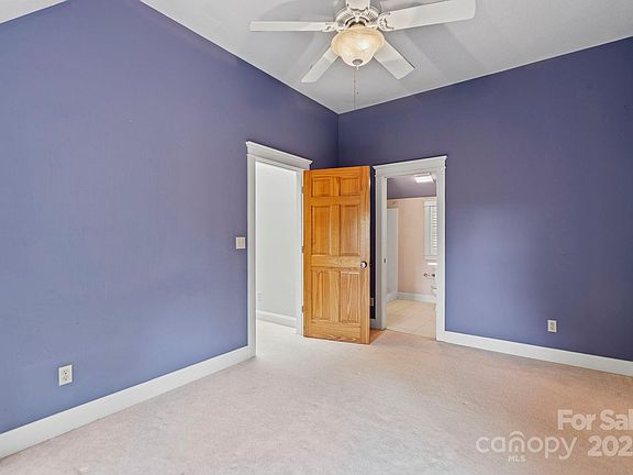 Hendersonville, North Carolina, 28739, United States, 3 Bedrooms Bedrooms, ,3 BathroomsBathrooms,Residential,Forsale,1986001