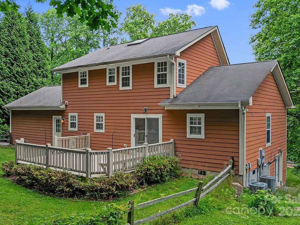 Hendersonville, North Carolina, 28739, United States, 3 Bedrooms Bedrooms, ,3 BathroomsBathrooms,Residential,Forsale,1986001