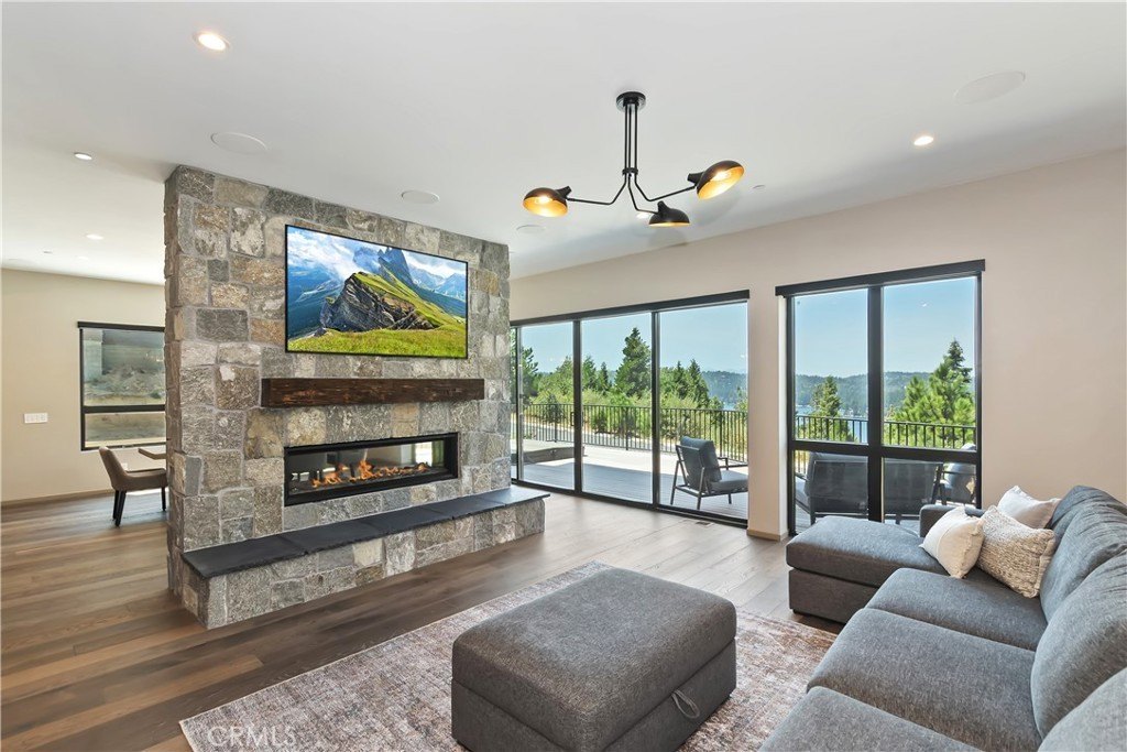 Lake Arrowhead, California, 92352, United States, 3 Bedrooms Bedrooms, ,2.5 BathroomsBathrooms,Residential,Forsale,2000287