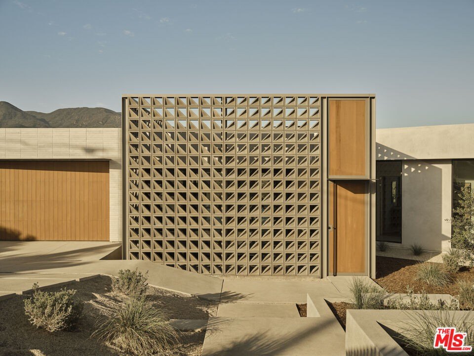 Malibu, California, 90265, United States, 4 Bedrooms Bedrooms, ,3.5 BathroomsBathrooms,Residential,Forsale,1922134