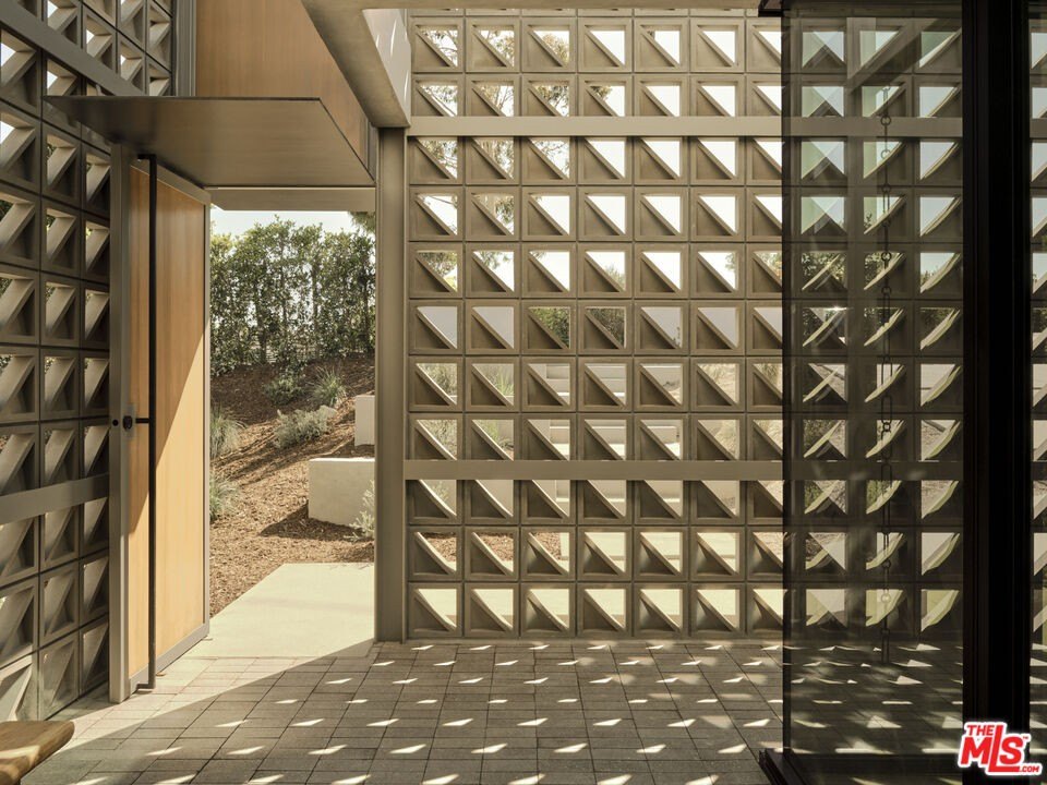 Malibu, California, 90265, United States, 4 Bedrooms Bedrooms, ,3.5 BathroomsBathrooms,Residential,Forsale,1922134