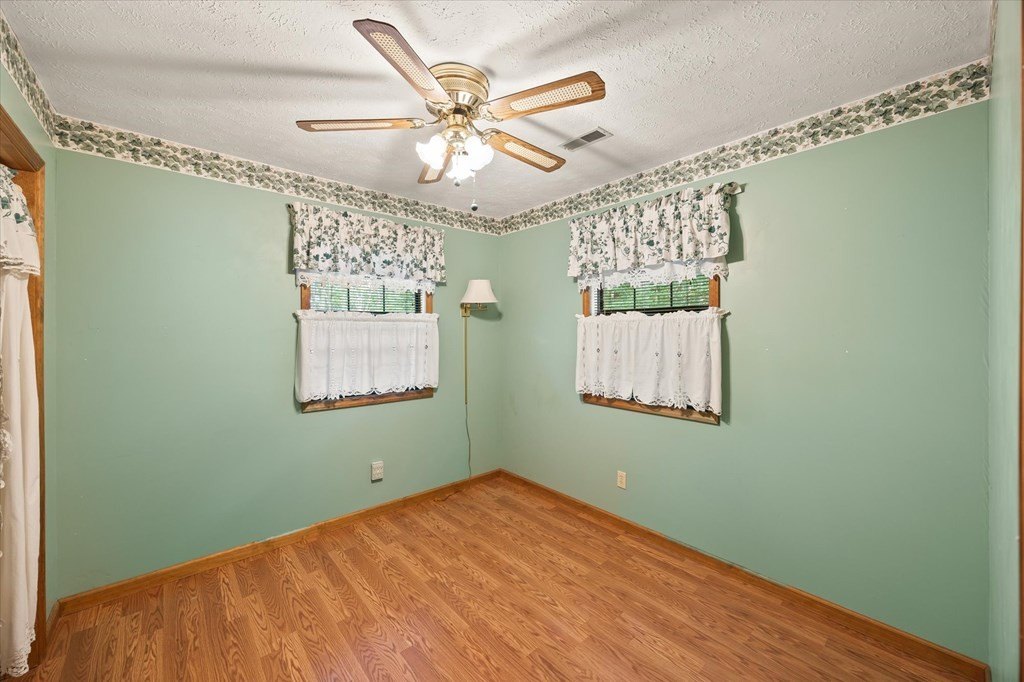 Byrdstown, Tennessee, 38549, United States, 4 Bedrooms Bedrooms, ,2.5 BathroomsBathrooms,Residential,Forsale,1929852