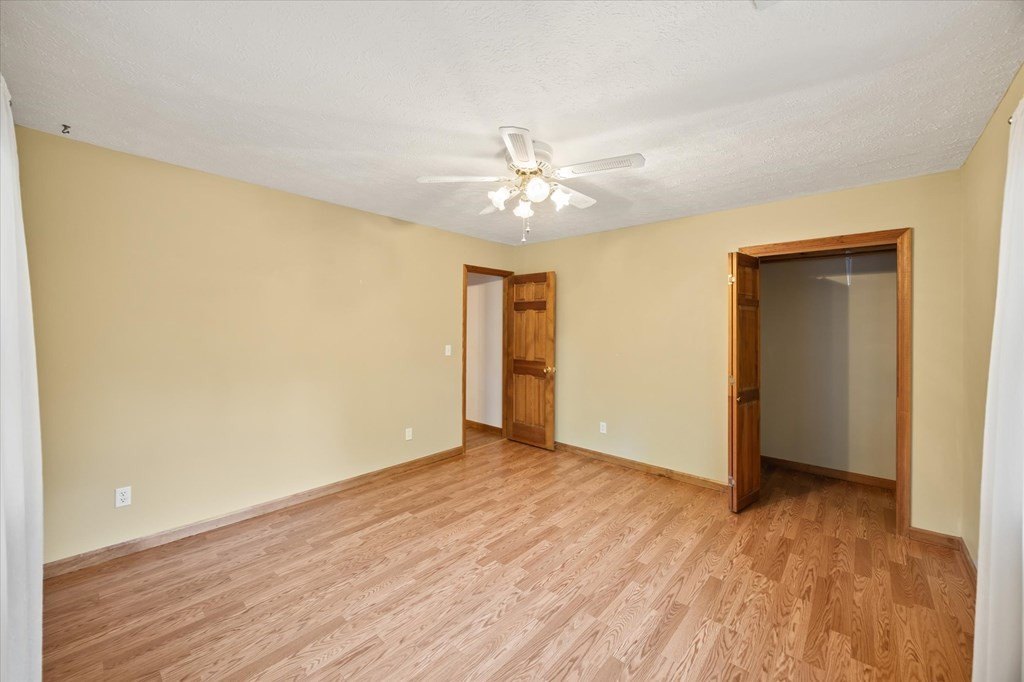 Byrdstown, Tennessee, 38549, United States, 4 Bedrooms Bedrooms, ,2.5 BathroomsBathrooms,Residential,Forsale,1929852