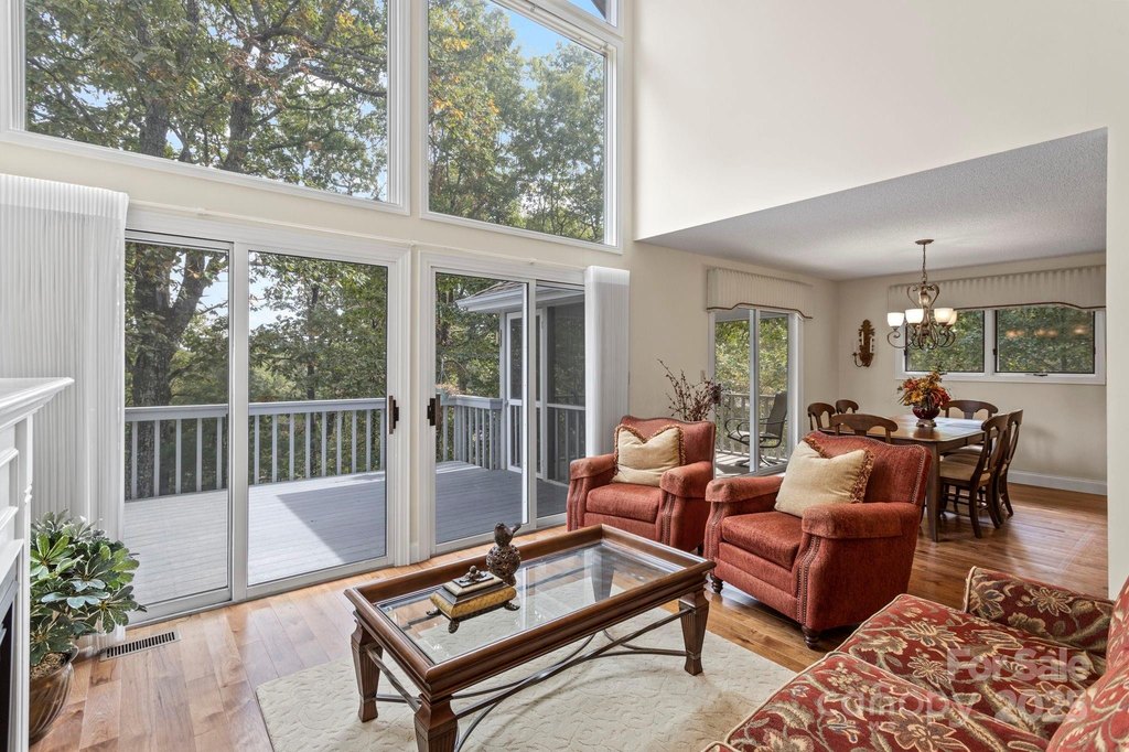 Flat Rock, North Carolina, 28731, United States, 4 Bedrooms Bedrooms, ,4 BathroomsBathrooms,Residential,Forsale,1985994