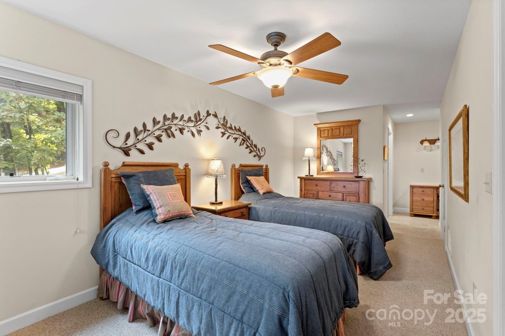 Flat Rock, North Carolina, 28731, United States, 4 Bedrooms Bedrooms, ,4 BathroomsBathrooms,Residential,Forsale,1985994