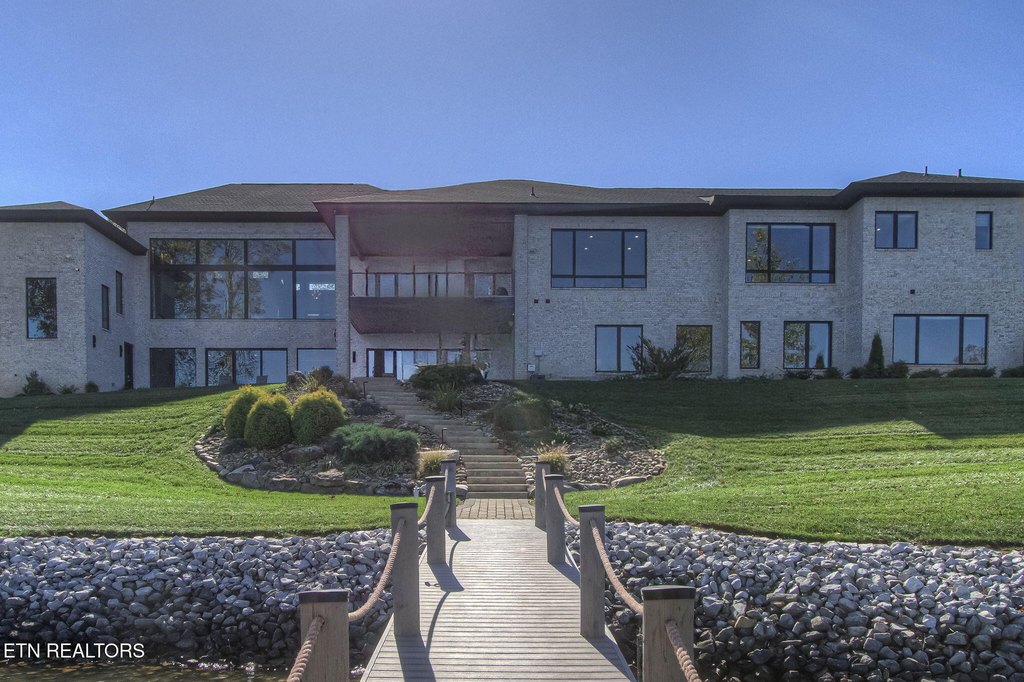 Loudon, Tennessee, 37774, United States, 5 Bedrooms Bedrooms, ,4.5 BathroomsBathrooms,Residential,Forsale,1999436