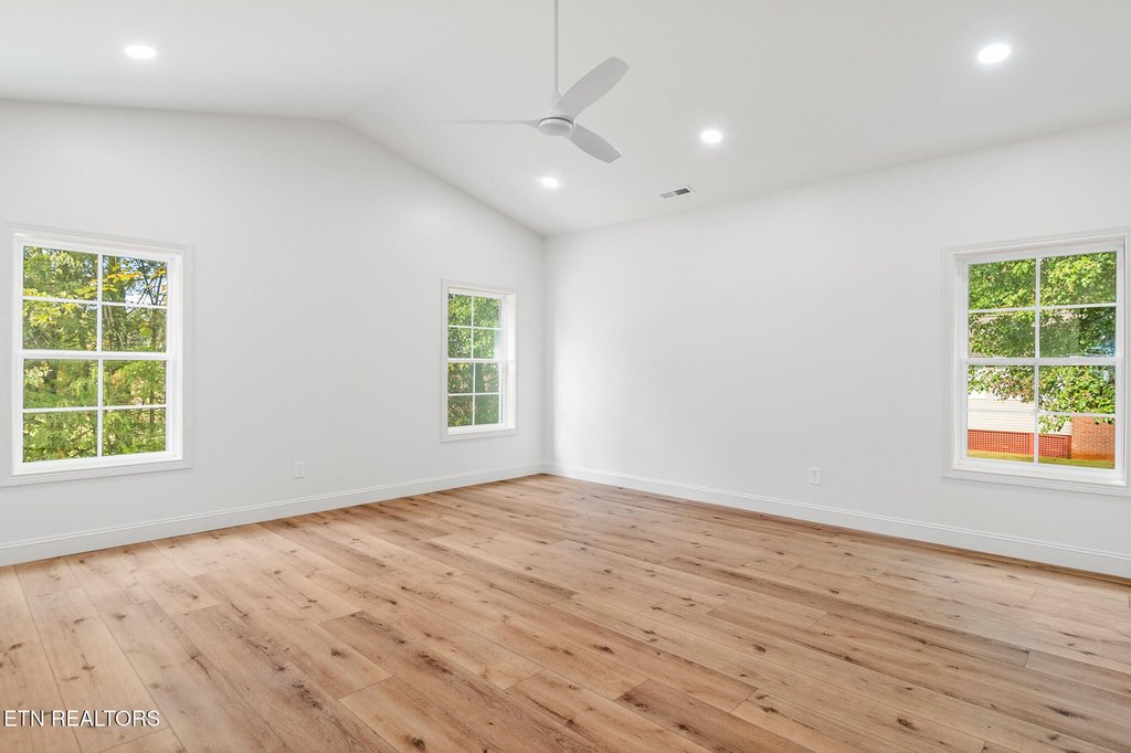 Clinton, Tennessee, 37716, United States, 3 Bedrooms Bedrooms, ,2 BathroomsBathrooms,Residential,Forsale,1999453