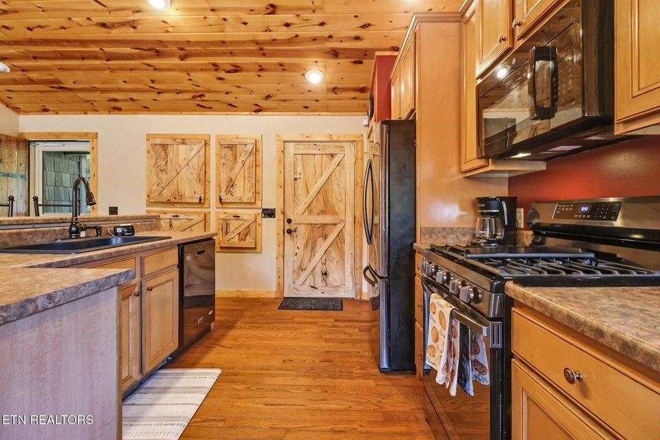 Jamestown, Tennessee, 38556, United States, 4 Bedrooms Bedrooms, ,3 BathroomsBathrooms,Residential,Forsale,2010942