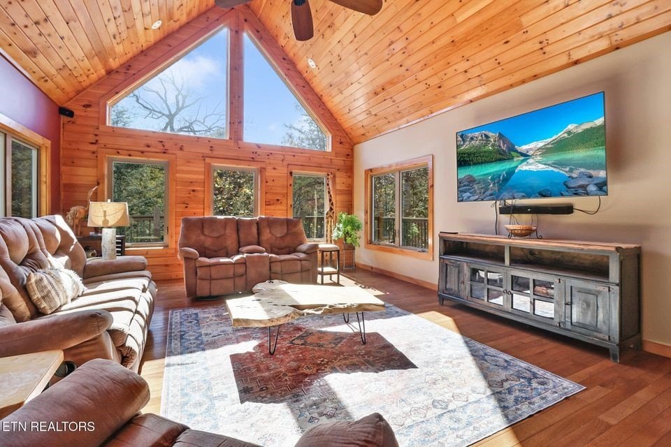 Jamestown, Tennessee, 38556, United States, 4 Bedrooms Bedrooms, ,3 BathroomsBathrooms,Residential,Forsale,2010942